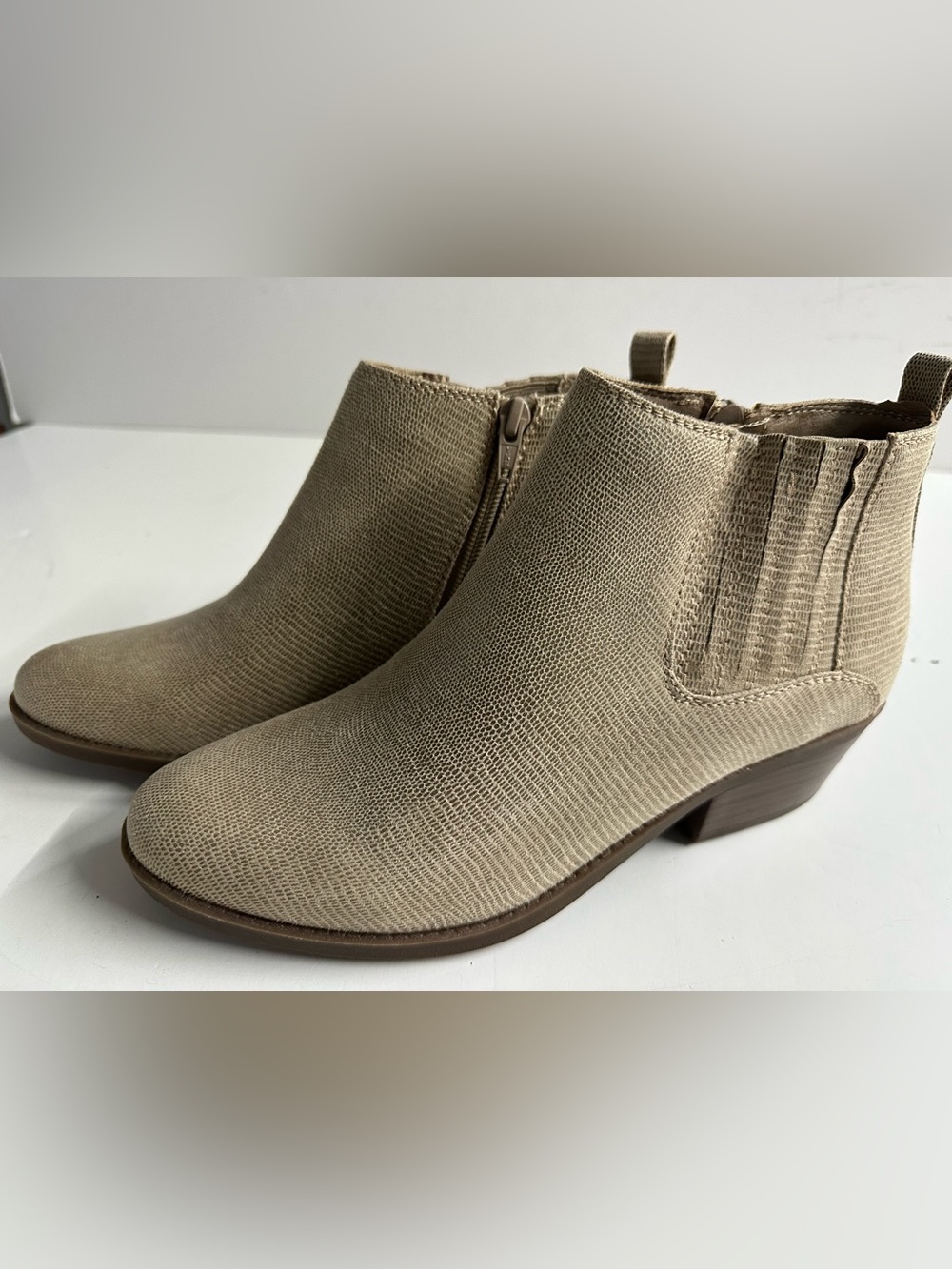 Kim Roger’s NWOT Praya Light Taupe Faux Leather Ankle Boots